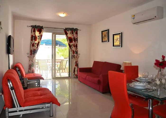 Ground Floor One Bedroom Apartment B2, 3 Pools, Free Wifi