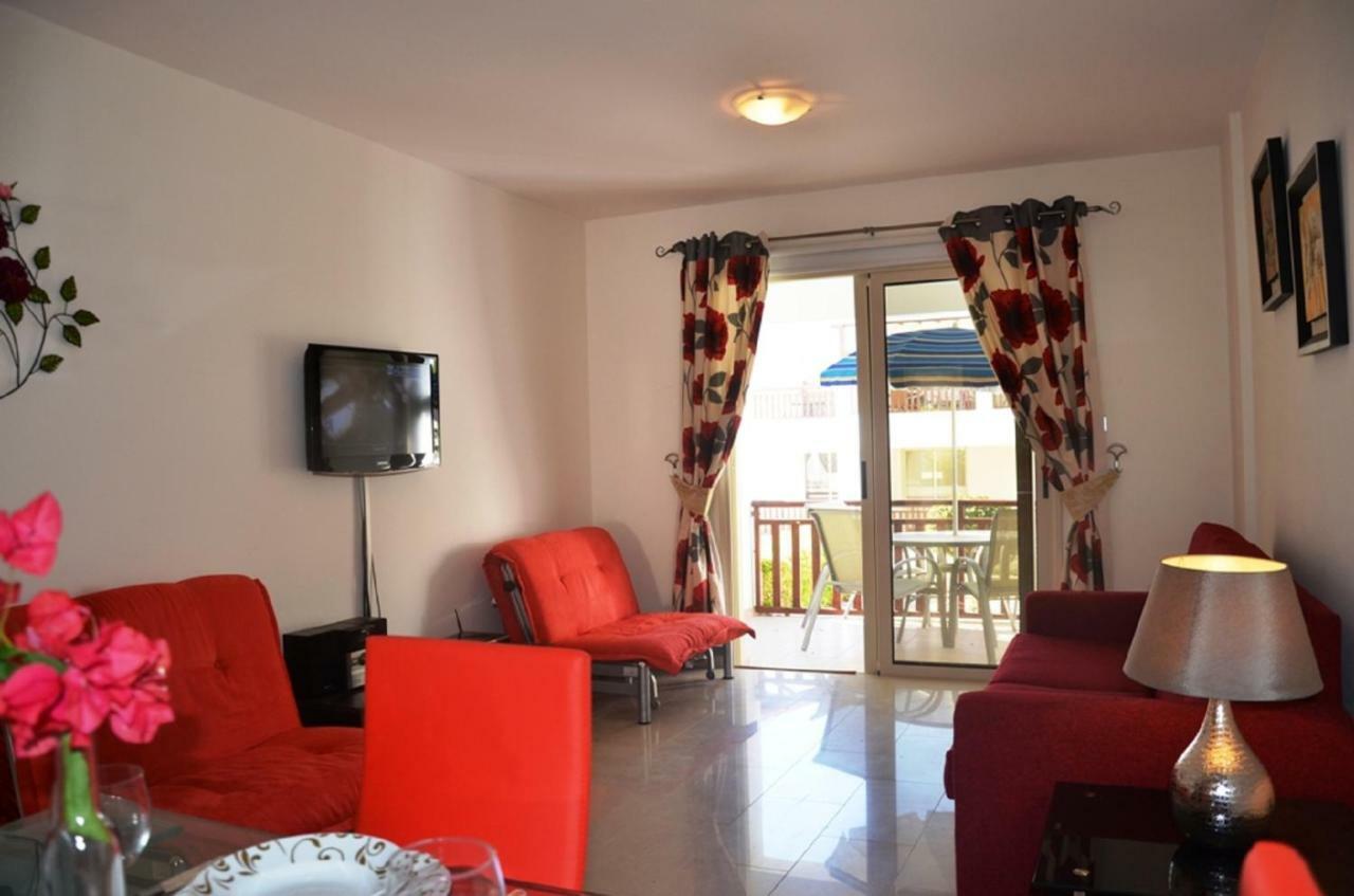 Ground Floor One Bedroom B2, 3 Pools, Free Wifi * פאהיה