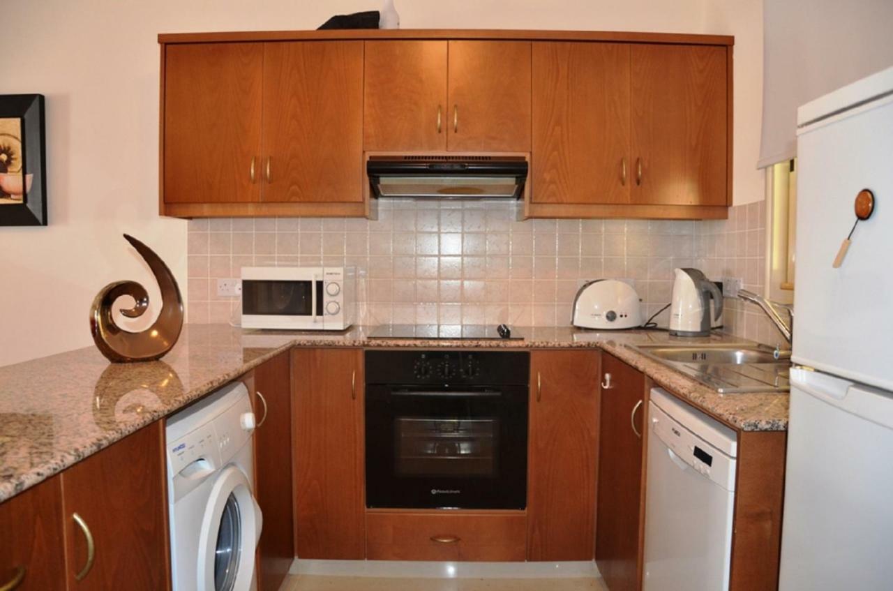 Ground Floor One Bedroom B2, 3 Pools, Free Wifi דירה