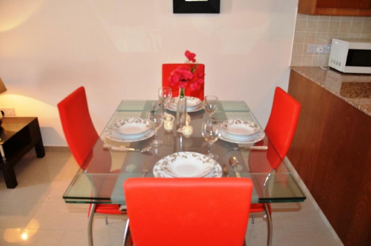Ground Floor One Bedroom B2, 3 Pools, Free Wifi דירה